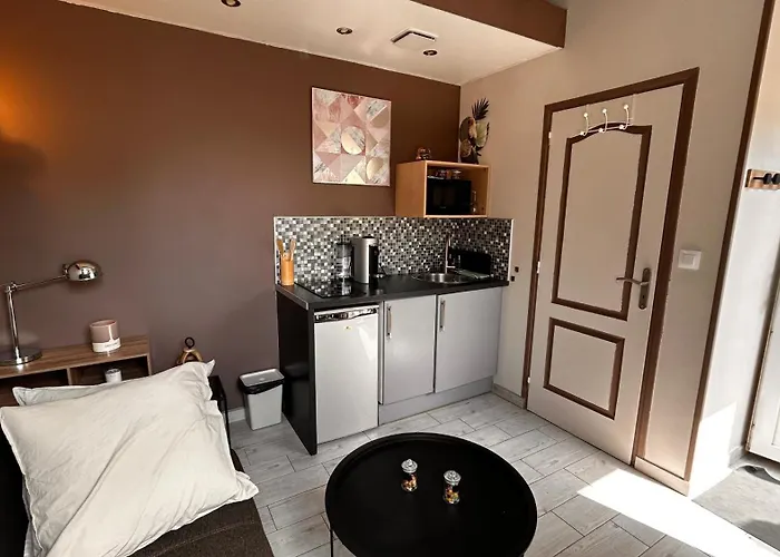 Alojamento de Acomodação e Pequeno-almoço Mini Et Espace Exterieur 3*